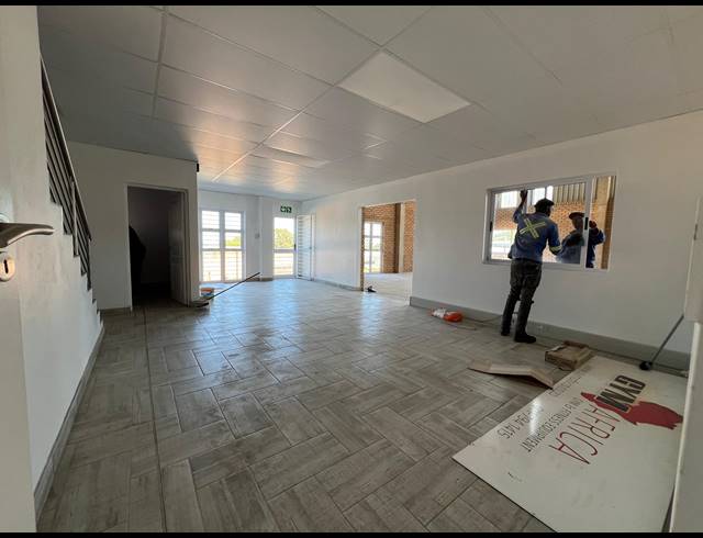 585M² WAREHOUSE TO LET IN LASER PARK